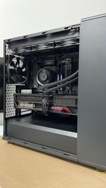 Fractal North XL black, Ryzen 9 9950X3D - RTX 5090 - 64GB - 2TB